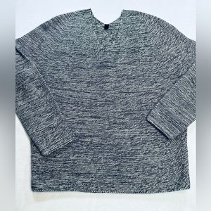 Uniqlo Black And White Knitted V-Neck Sweater‎ Women’s Size XS